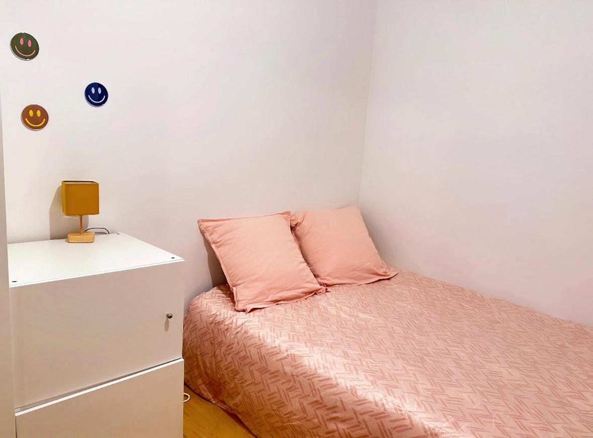 Cozy 3 Bedroom Apartment Dans Republique Paris Exteriör bild